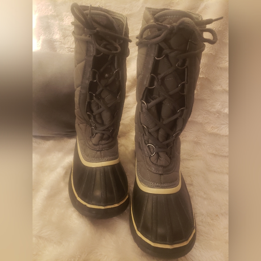 Arctic Ridge Quilted Waterproof Tall Winter Snow Boots Unisex Duck Boot M6.5/W 8